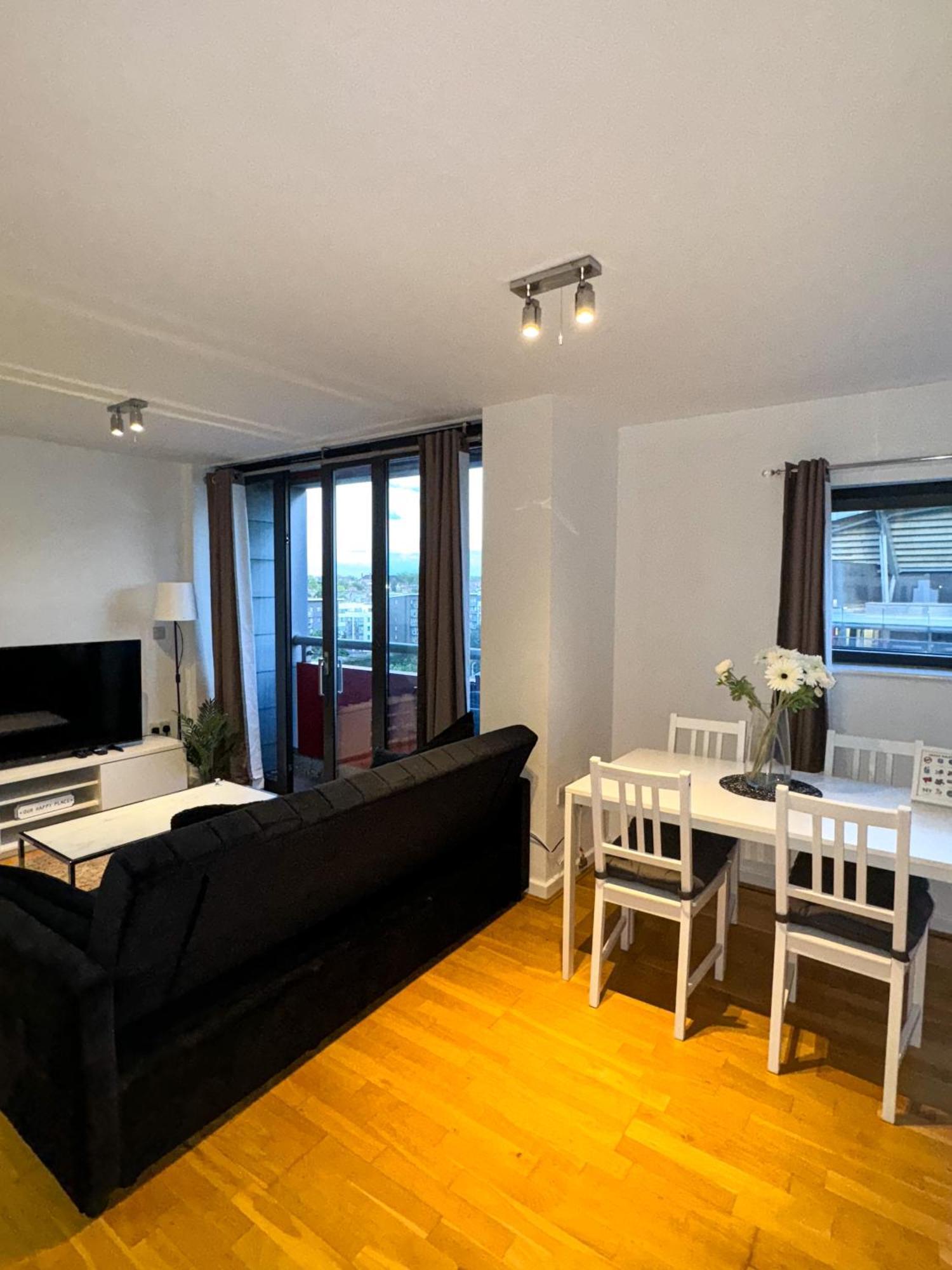The Emirates Stadium Apartment London Exterior photo